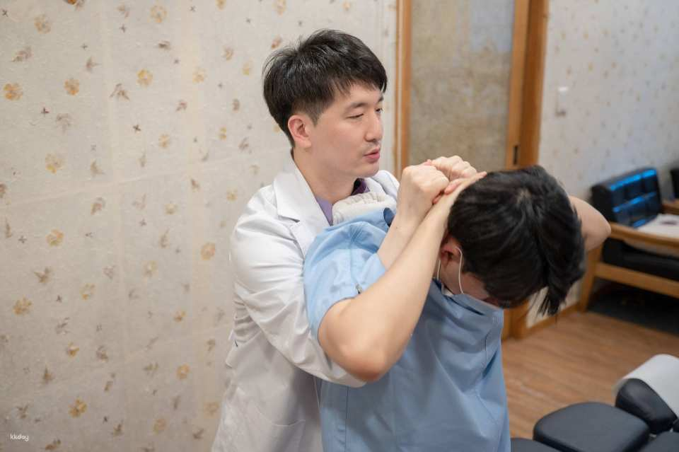 Herbal Moxa & Chuna Manual Experience - Photo 1 of 7